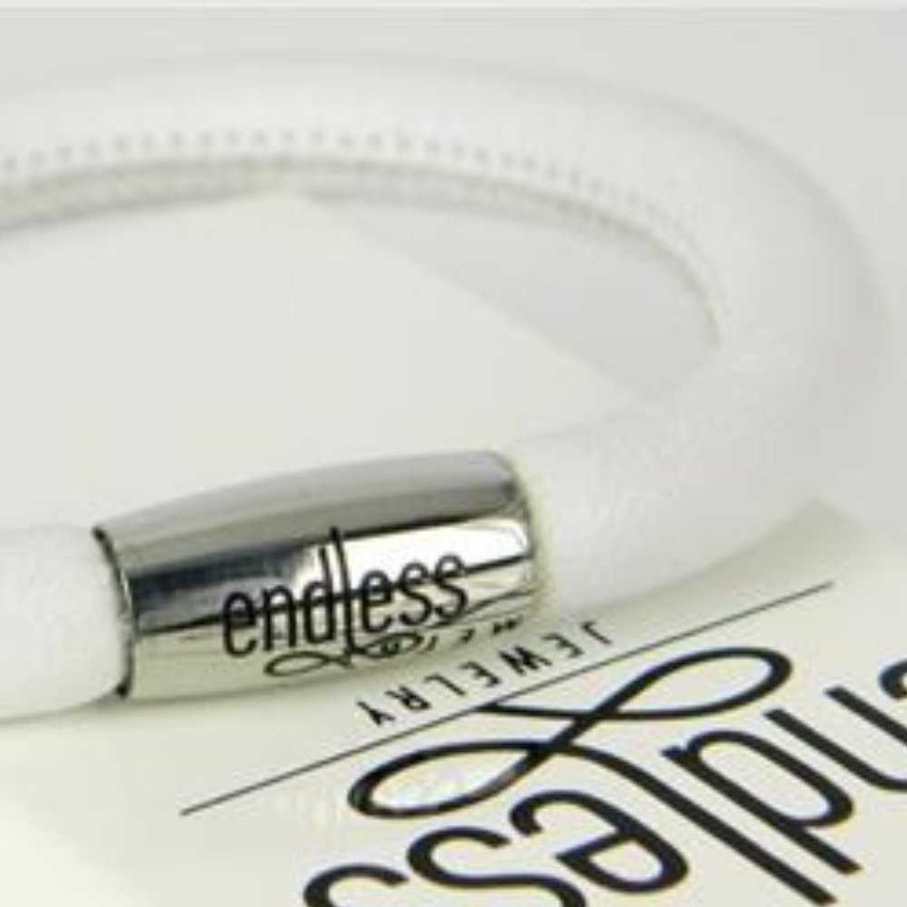 ENDLESS White Single Wrap Charm Bracelet SlvrClsp